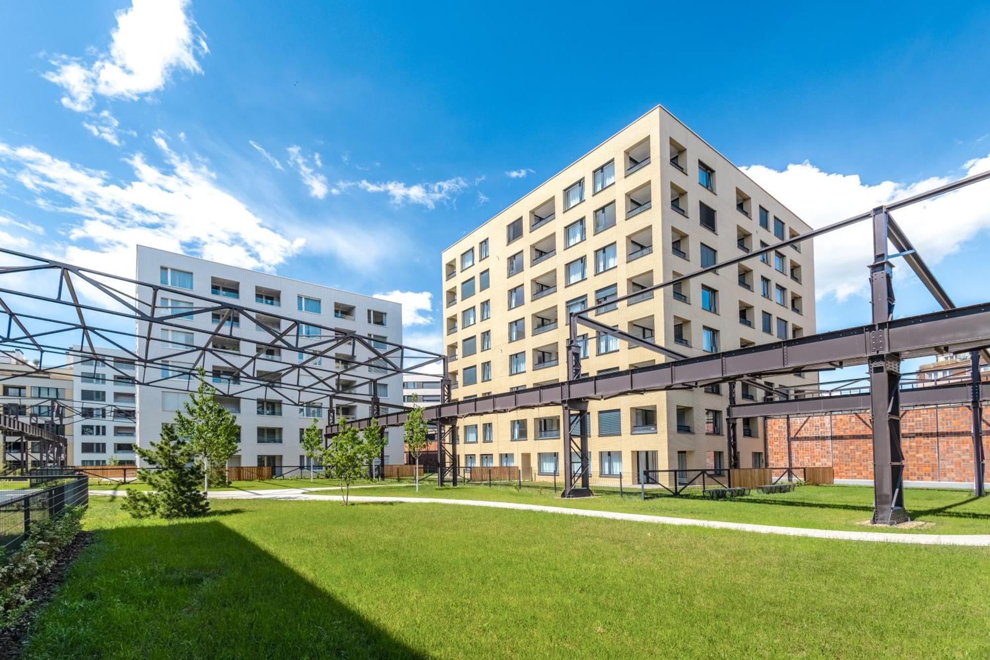 Appartamento Bright 2Br - 7Th Floor, Balcony, Free Parking By Gravity Praga Esterno foto