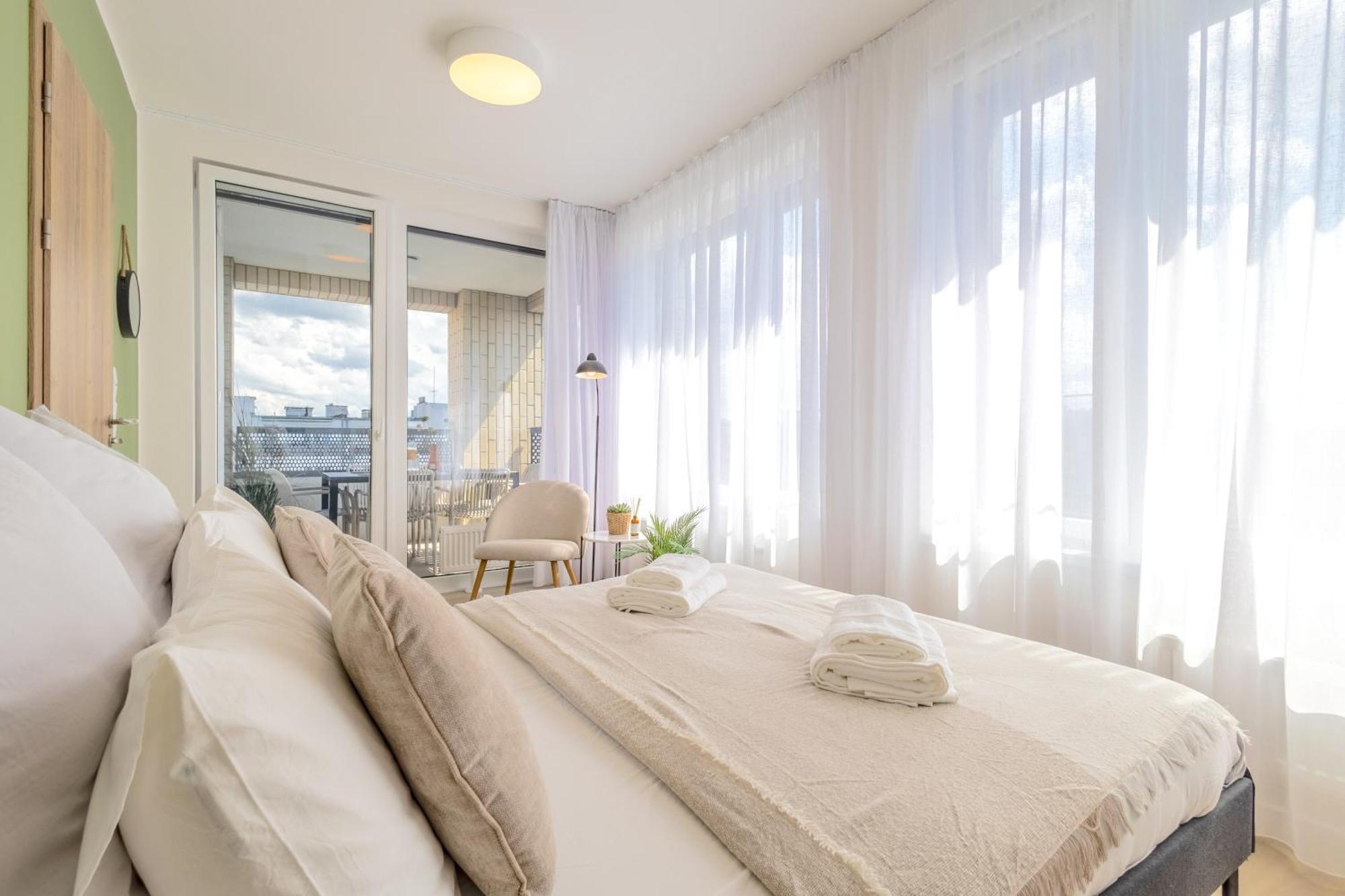 Appartamento Bright 2Br - 7Th Floor, Balcony, Free Parking By Gravity Praga Esterno foto