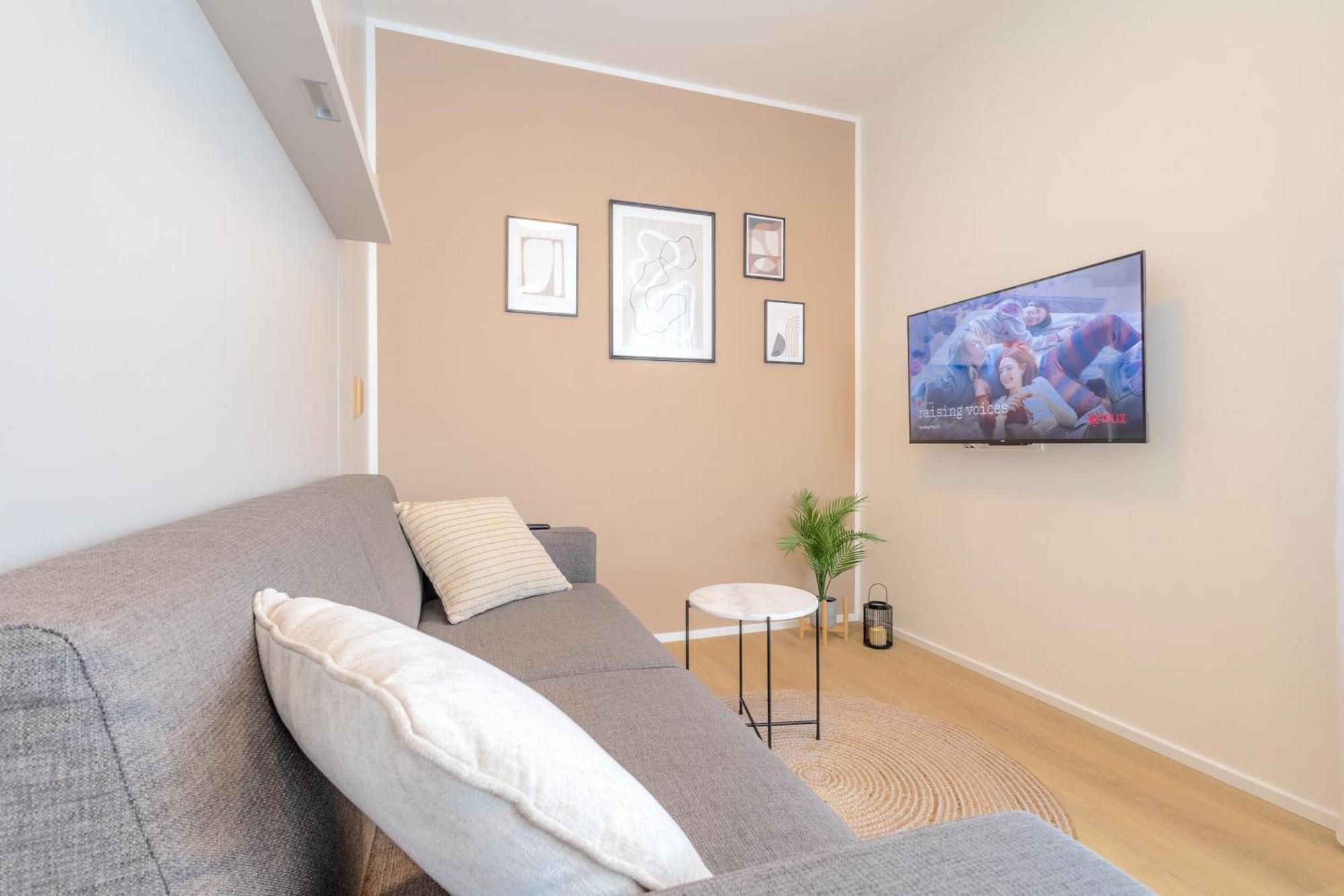 Appartamento Bright 2Br - 7Th Floor, Balcony, Free Parking By Gravity Praga Esterno foto