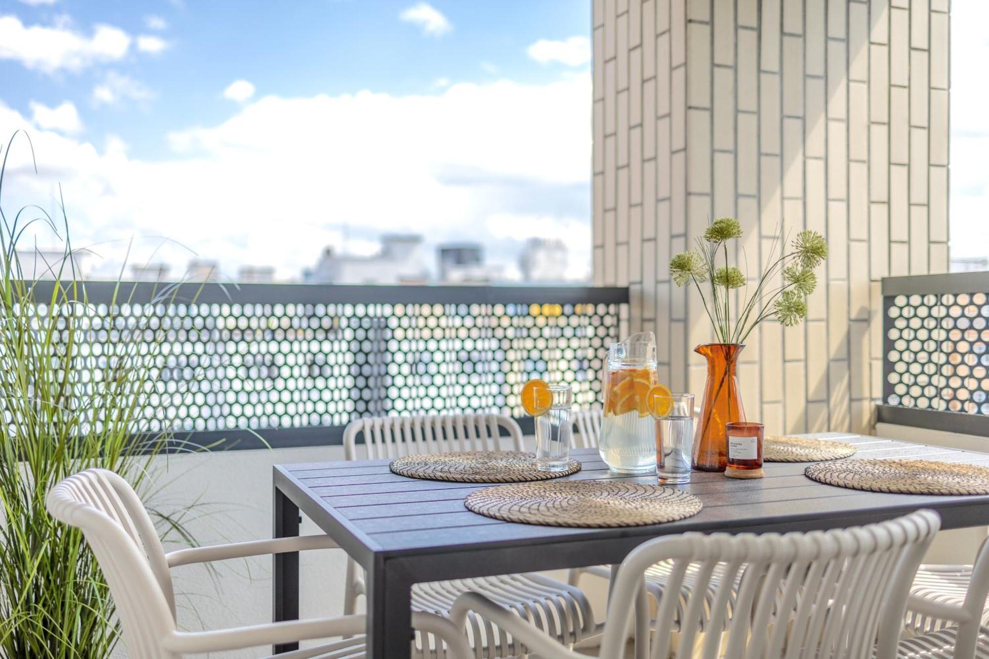 Appartamento Bright 2Br - 7Th Floor, Balcony, Free Parking By Gravity Praga Esterno foto