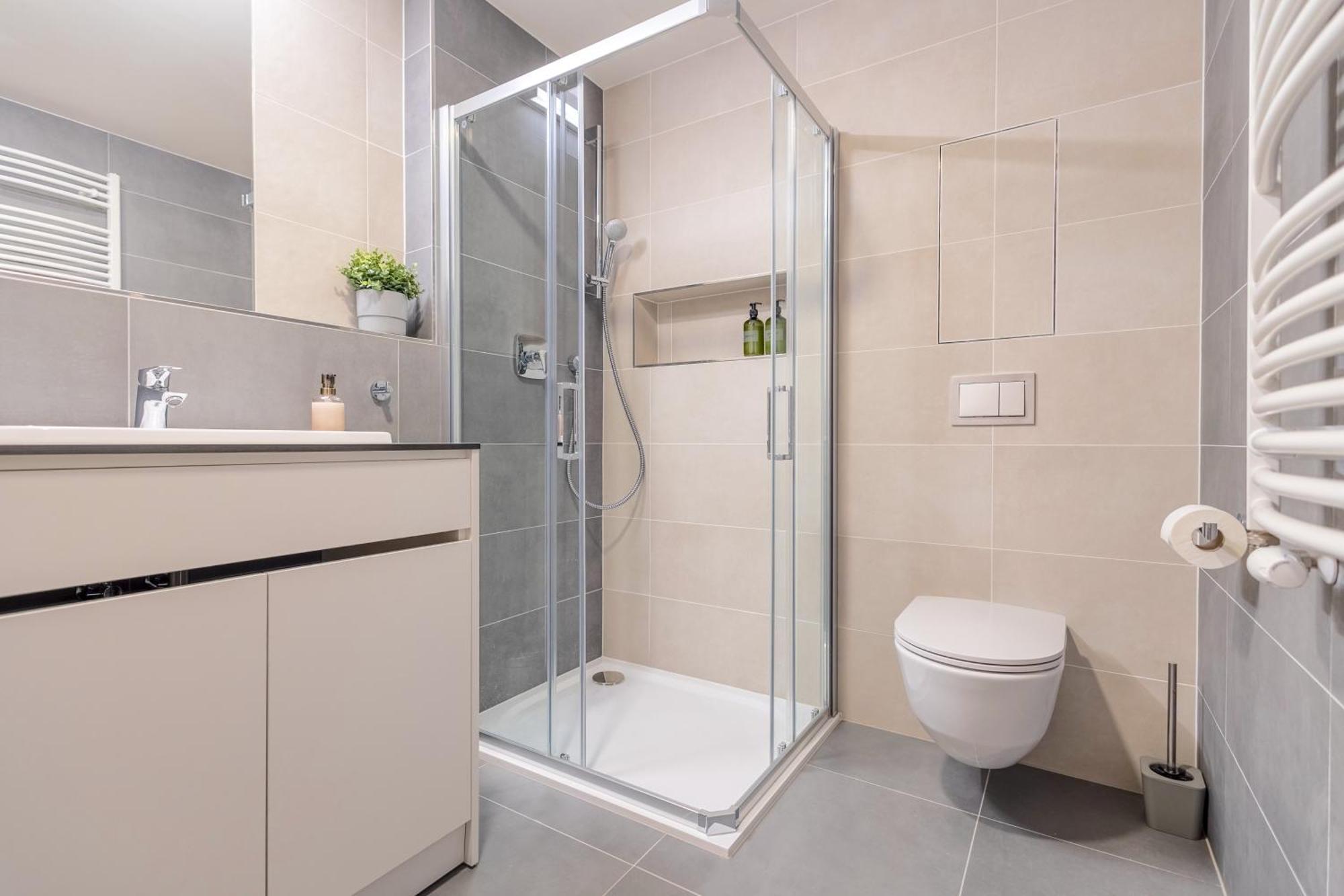 Appartamento Bright 2Br - 7Th Floor, Balcony, Free Parking By Gravity Praga Esterno foto