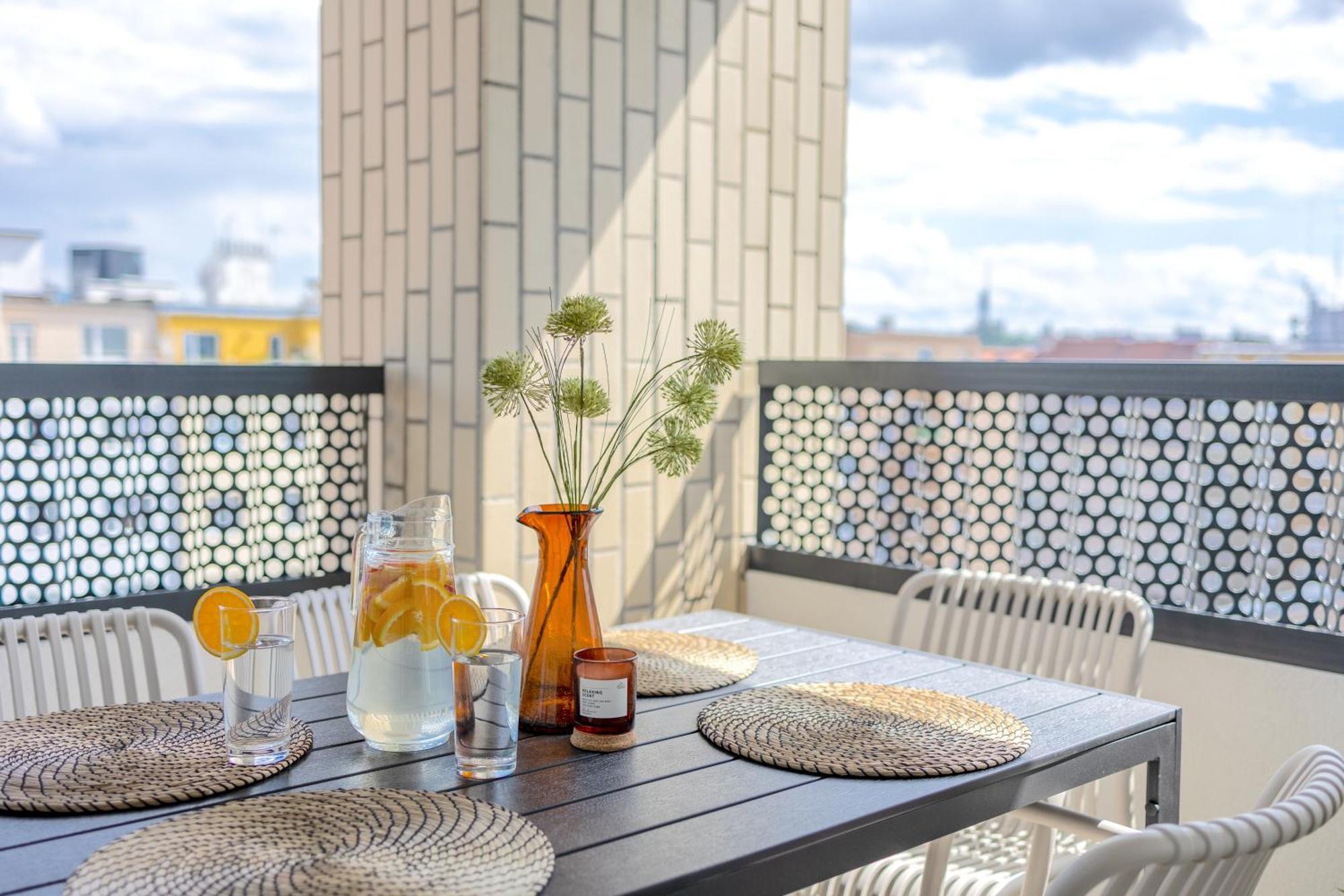 Appartamento Bright 2Br - 7Th Floor, Balcony, Free Parking By Gravity Praga Esterno foto