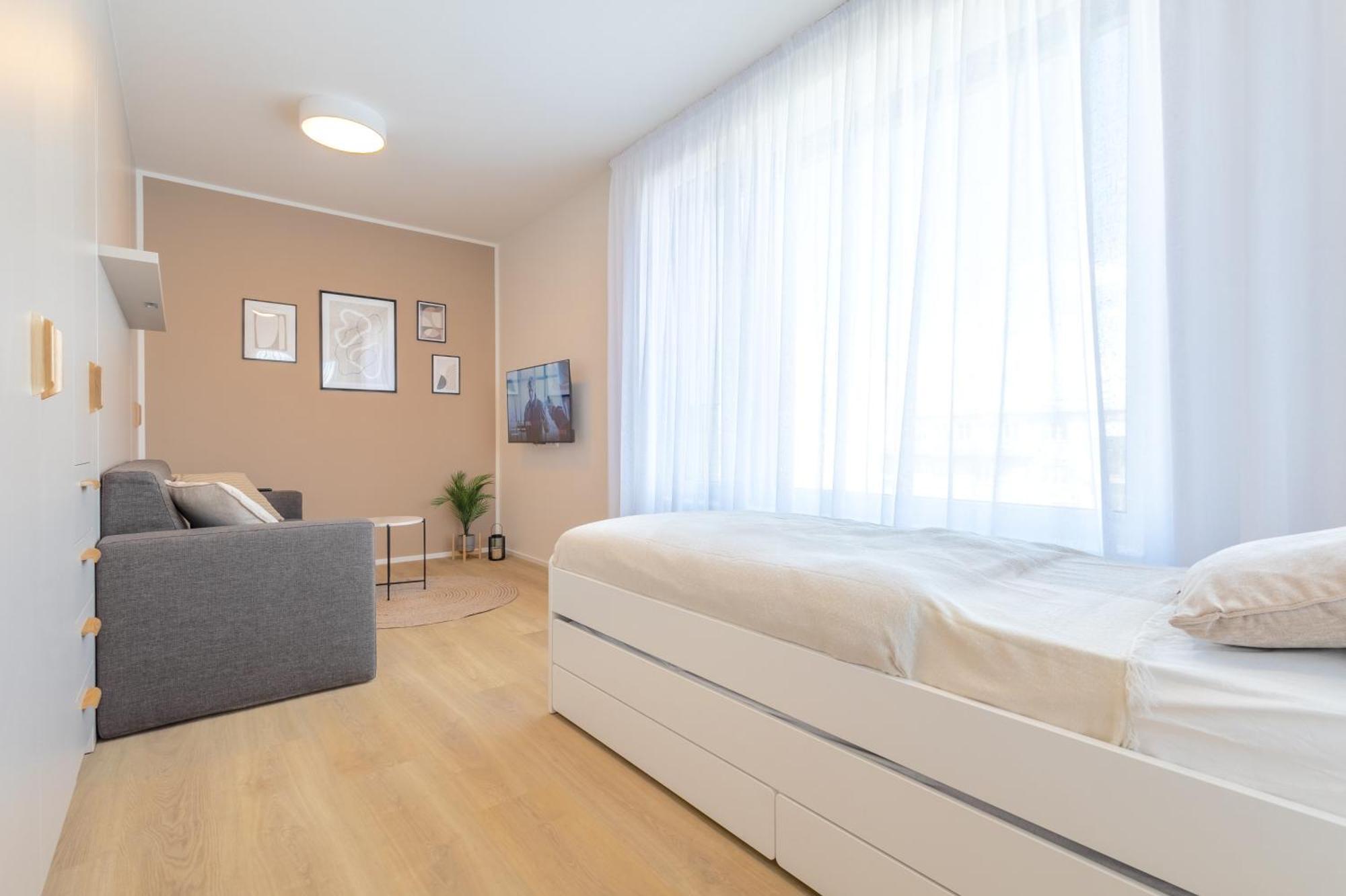 Appartamento Bright 2Br - 7Th Floor, Balcony, Free Parking By Gravity Praga Esterno foto