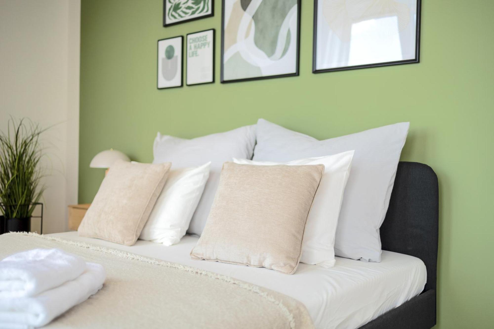 Appartamento Bright 2Br - 7Th Floor, Balcony, Free Parking By Gravity Praga Esterno foto