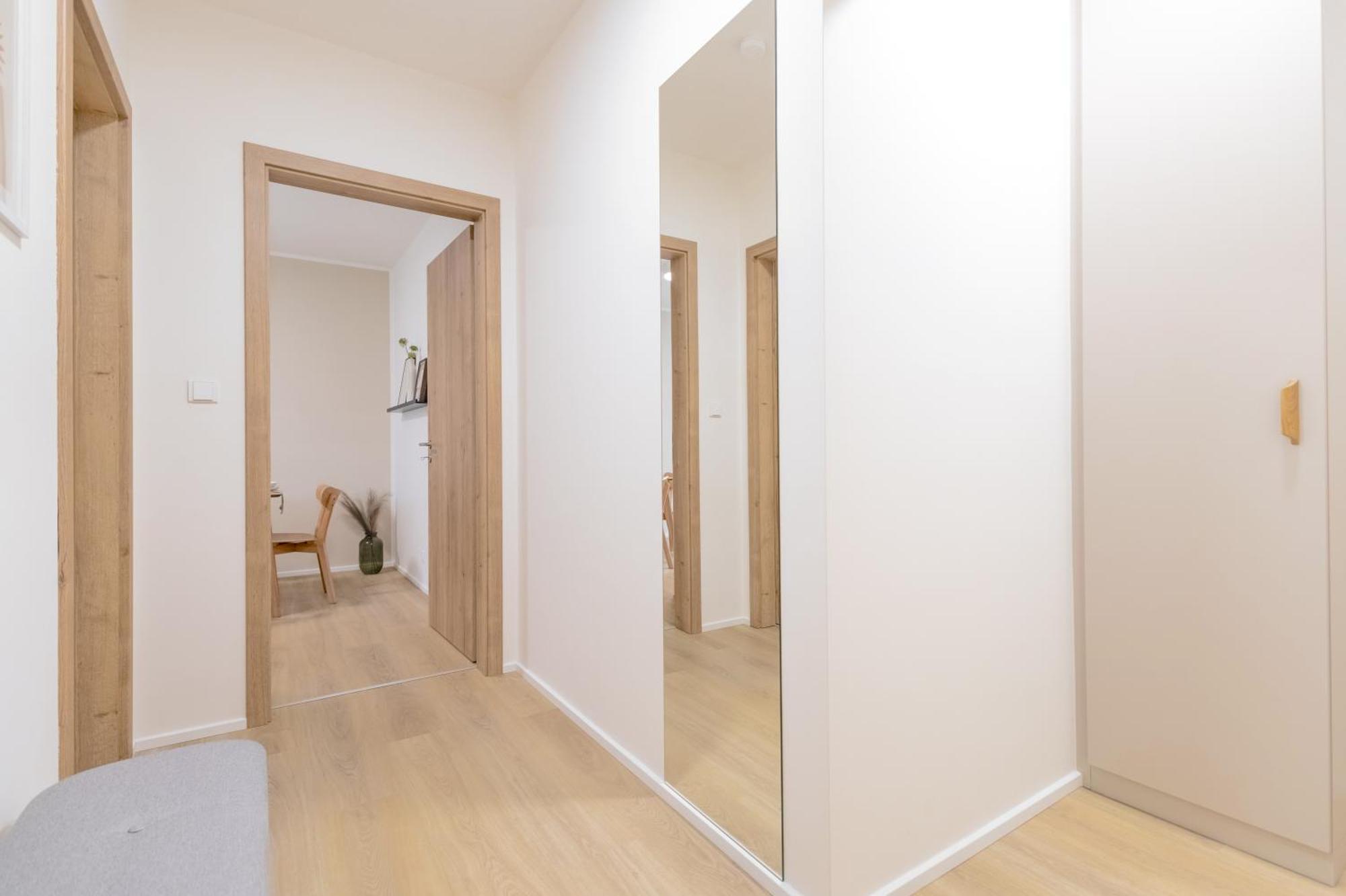 Appartamento Bright 2Br - 7Th Floor, Balcony, Free Parking By Gravity Praga Esterno foto