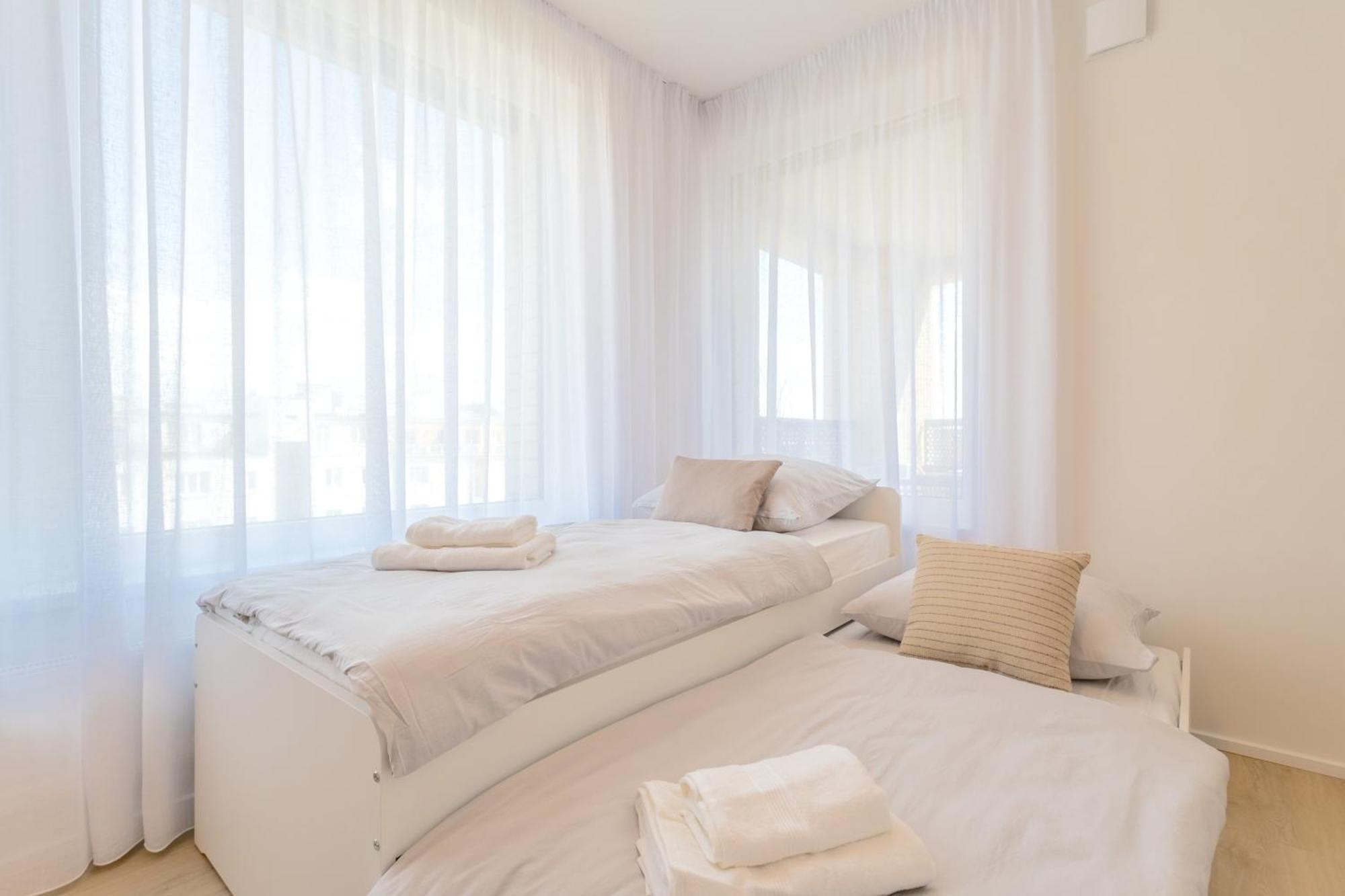 Appartamento Bright 2Br - 7Th Floor, Balcony, Free Parking By Gravity Praga Esterno foto